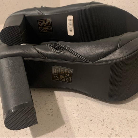 Hot topic Dark coven button booties size 10 - Picture 3 of 6